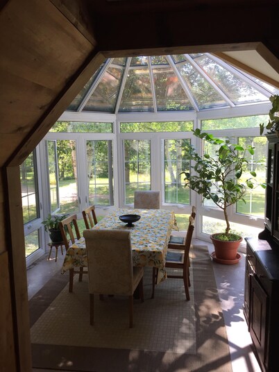 Rona Hill - Forest Law Garden Getaway 