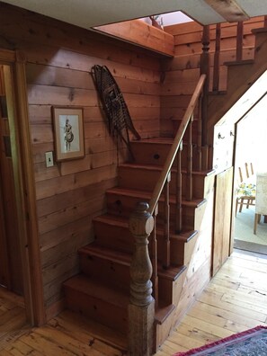 Interior - Rona Hill - Forest Law Garden Getaway (Belle River)