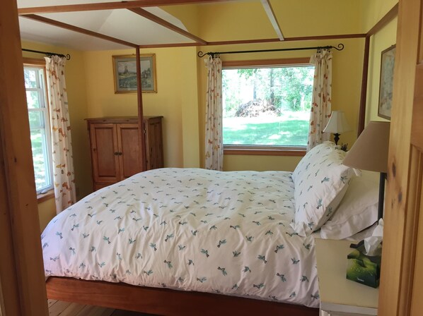 2 bedrooms, iron/ironing board, travel cot, free WiFi