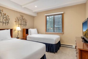 2 habitaciones, tabla de planchar con plancha y cuna de viaje 