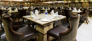 4 restaurants, international cuisine