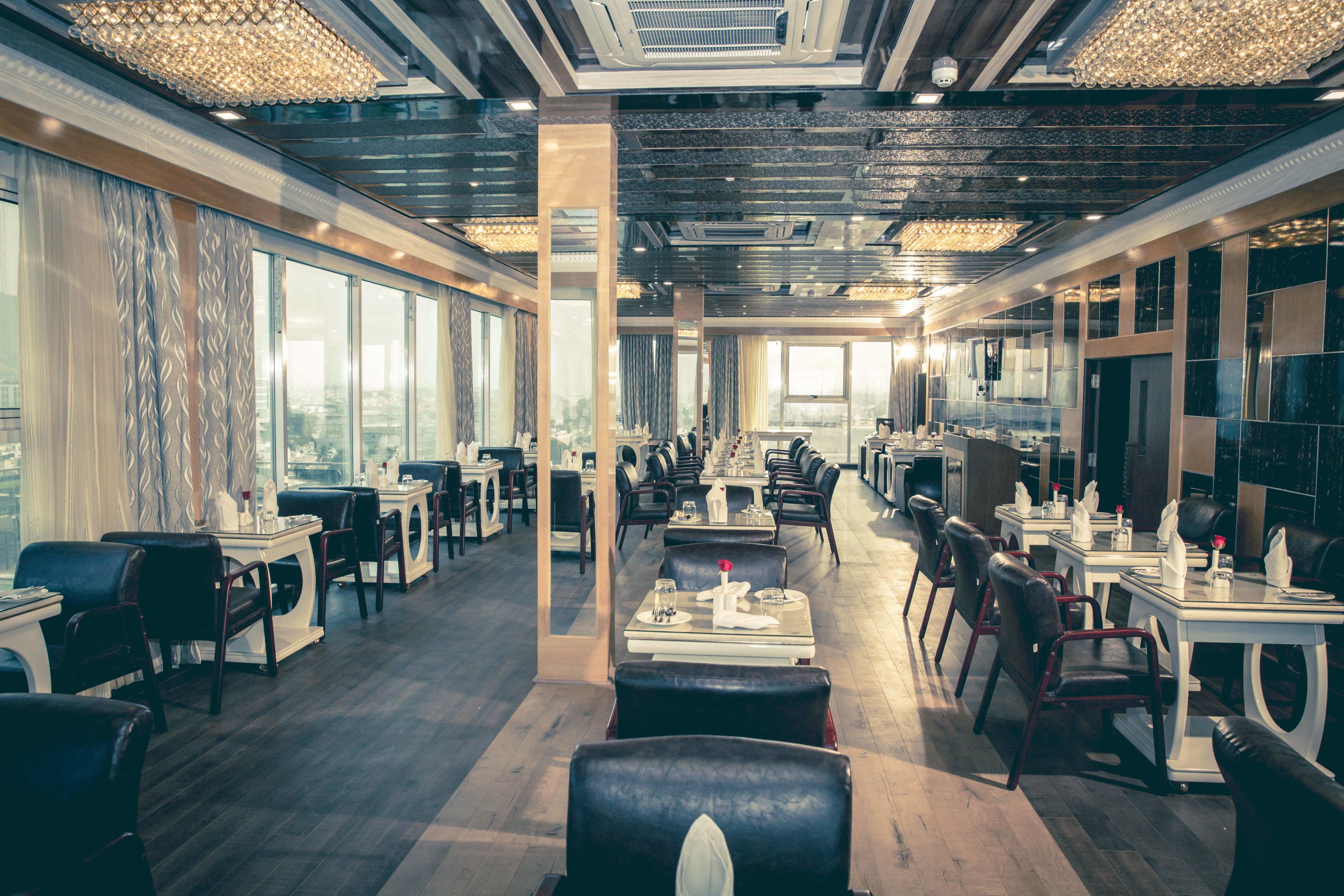 4 restaurants, international cuisine