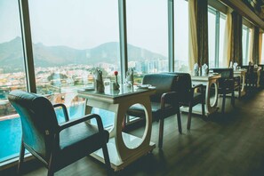 4 restaurants, spécialités Cuisine internationale