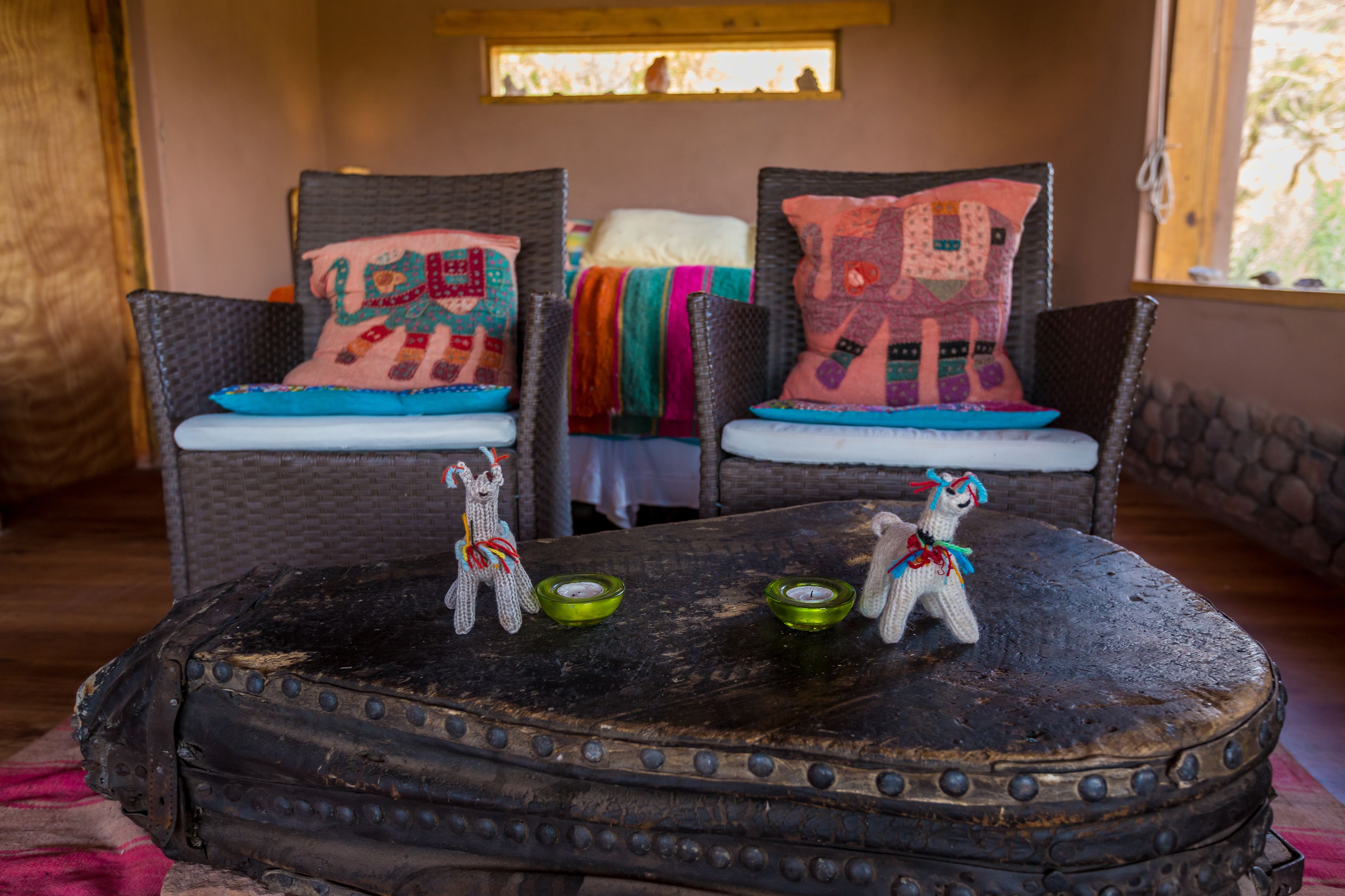 Escritorio, sistema de insonorización, wifi gratis y ropa de cama 