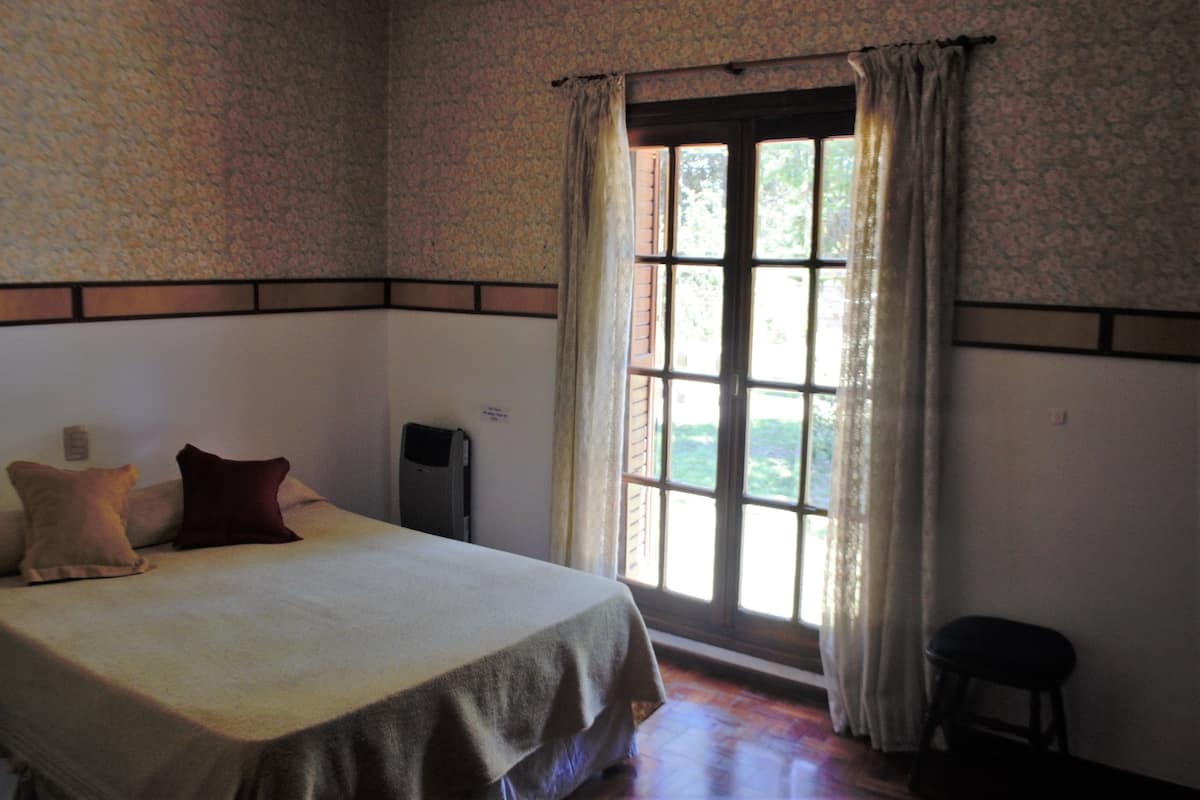 Basic Double Room, 1 Double Bed, Shared Bathroom, Courtyard View | 1 bedroom, blackout drapes, free WiFi, bed sheets