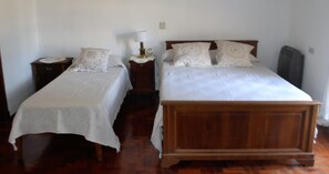 Family Room, Multiple Beds, Ensuite, Courtyard View - B&B Villa Giardino (Villa Giardino)