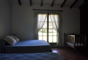 Family Room, Multiple Beds, Ensuite, Courtyard View | 1 bedroom, blackout curtains, free WiFi, bed sheets