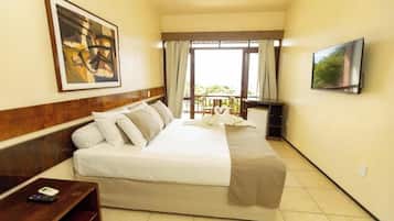 Suite, Garden View | Desk, blackout curtains, free WiFi, bed sheets