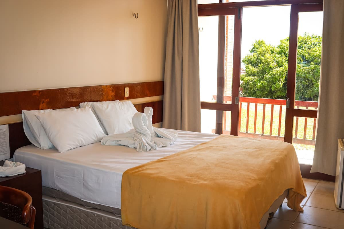 Deluxe suite, balkon, uitzicht op tuin | 3 slaapkamers, een bureau, verduisterende gordijnen, gratis wifi
