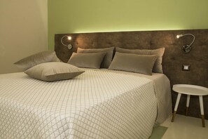 Traditional Suite, 1 Bedroom, Balcony (Maria Carolina d’Austria) | Premium bedding, down comforters, desk, blackout drapes - Stanze Orsini (Gravina in Puglia)