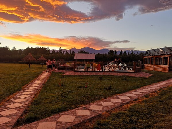 2 albercas al aire libre