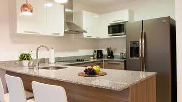 Luxury Apartment, 2 Bedrooms, City View, Tower | Private kitchen | Full-sized fridge, microwave, oven, stovetop