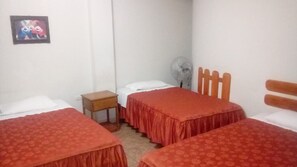 Dreibettzimmer | Zimmersafe, Bügeleisen/Bügelbrett, kostenloses WLAN