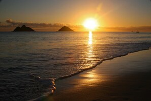 Beach nearby, sun loungers, beach towels