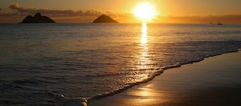 'Kailua Lani Suite' short walk to Kailua Beach. Air conditioned and private.