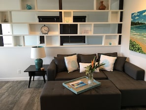 Smart TV - 'Kailua Lani Suite' short walk to Kailua Beach. Air conditioned and private. (Kailua)