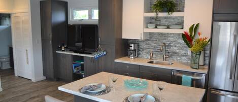 Full-sized fridge, microwave, dishwasher, coffee/tea maker