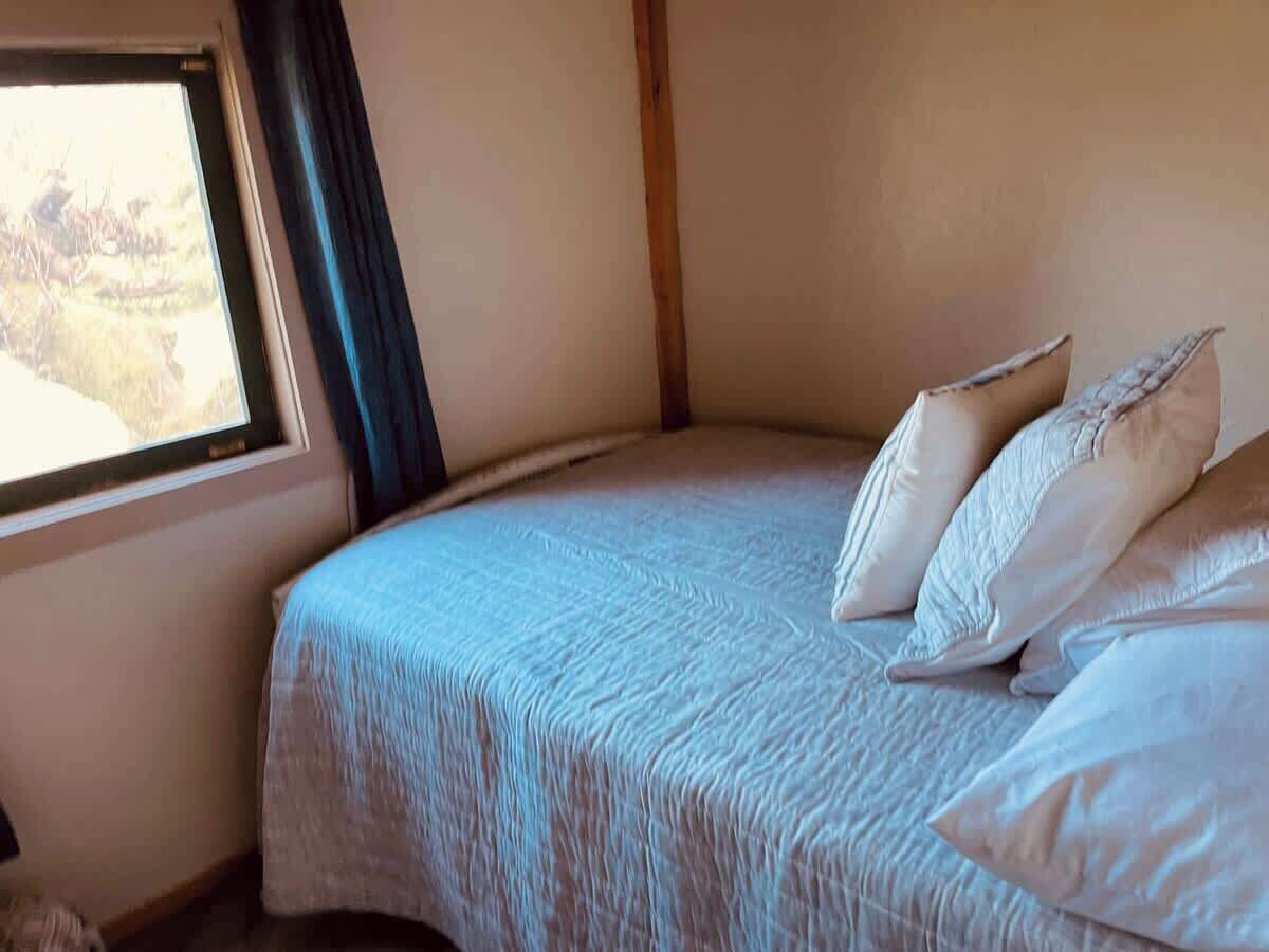 2 bedrooms, memory foam beds, WiFi, bed sheets