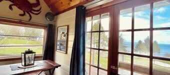 Beachcomber Olympic Ocean-view Cottage on the Strait of Juan De Fuca