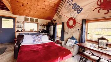 2 bedrooms, memory-foam beds, WiFi, bed sheets