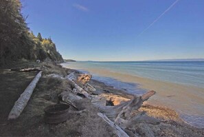 Beach - Beachcomber Olympic Ocean-view Cottage on the Srait of Juan De Fuca (Port Angeles)
