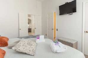 4 habitaciones, escritorio, tabla de planchar con plancha y wifi gratis
