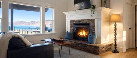 Smart TV, fireplace, DVD player, table tennis