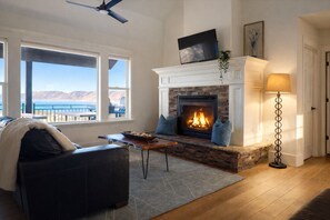 Smart TV, fireplace, DVD player, ping pong