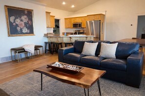 Smart TV, fireplace, DVD player, table tennis