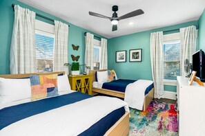 6 dormitorios, escritorio, tabla de planchar con plancha y wifi