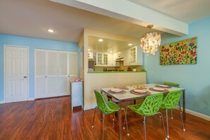 Dining - /GVH2/Shortest Walk2Disney+Stylish+Pool+Spa+Wifi+Netflix+2 Parking+++ (Anaheim)