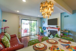 Interior - Apr 12-18 /GVH2/Shortest Walk2Disney+Stylish+Pool+Spa+Wifi+Netflix+Parking+++ (Anaheim)