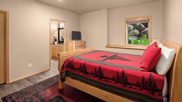 4 slaapkamers, een bureau, een strijkplank/strijkijzer, reisbedje