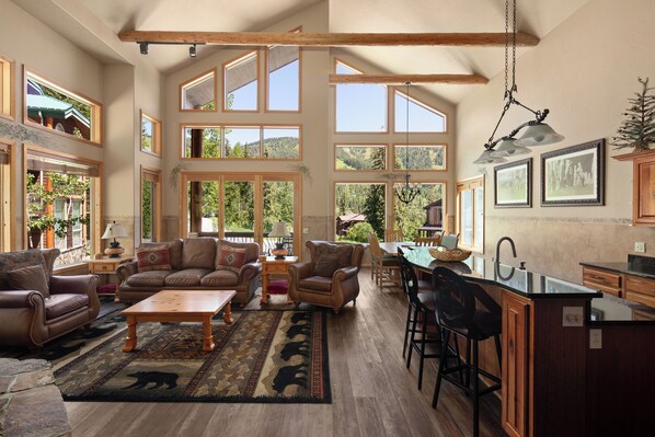 Lobby - Gorgeous Townhome Views of the Slopes, Sleeps 12, Private Baths, Private Hot Tub (Whitefish)