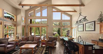 Upea kaupunkiasunto muutaman askeleen päässä rinteistä Nukkuu 10, oma kylpyhuone, kylpytynnyri