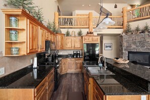 Fridge, microwave, oven, stovetop - Gorgeous Townhome Views of the Slopes, Sleeps 12, Private Baths, Private Hot Tub (Whitefish)