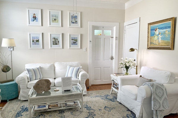 Nine foot ceilings with original heart of pine floors