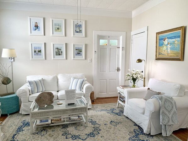 Smart TV, Netflix, reproductor de DVD y libros 