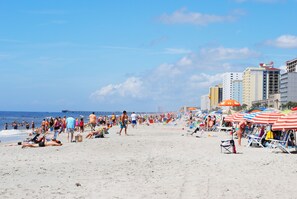 A crowded beach with umbrellas and beach chairs. - Beautiful Comfortable Townhome, One Block from Beach! (Myrtle Beach)