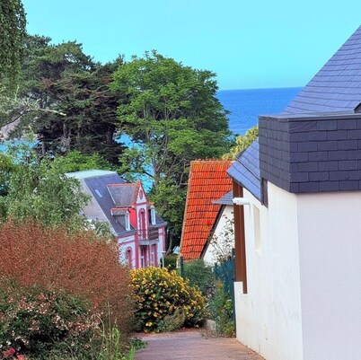 Large family home and comfortable near shops and beach