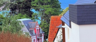 Large family home and comfortable near shops and beach