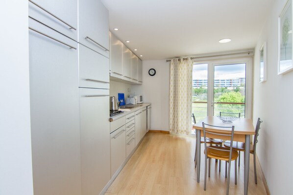 Fridge, microwave, stovetop, dishwasher - Luxury Apartment with pool on Marina De Lagos (Lagos)