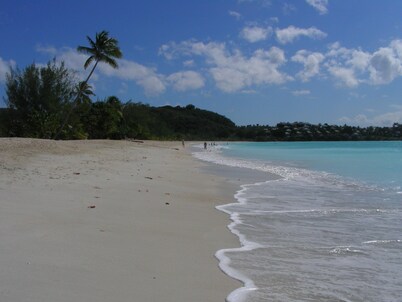 Very Spacious and Well Equipped 4 Bedroom Villa, Private Pool, A/C, BBQ, Wi-Fi 