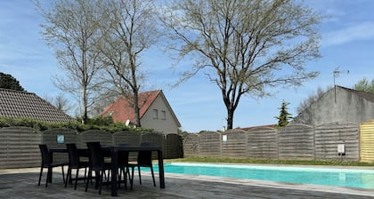 VILLA AVEC PISCINE EXTERIEURE CHAUFFEE DANS RESIDENCE SECURISEE