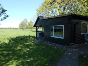 Exterior - Rustic log cabin / chalet in a quiet location in the middle of nature in East Friesland (Großefehn)