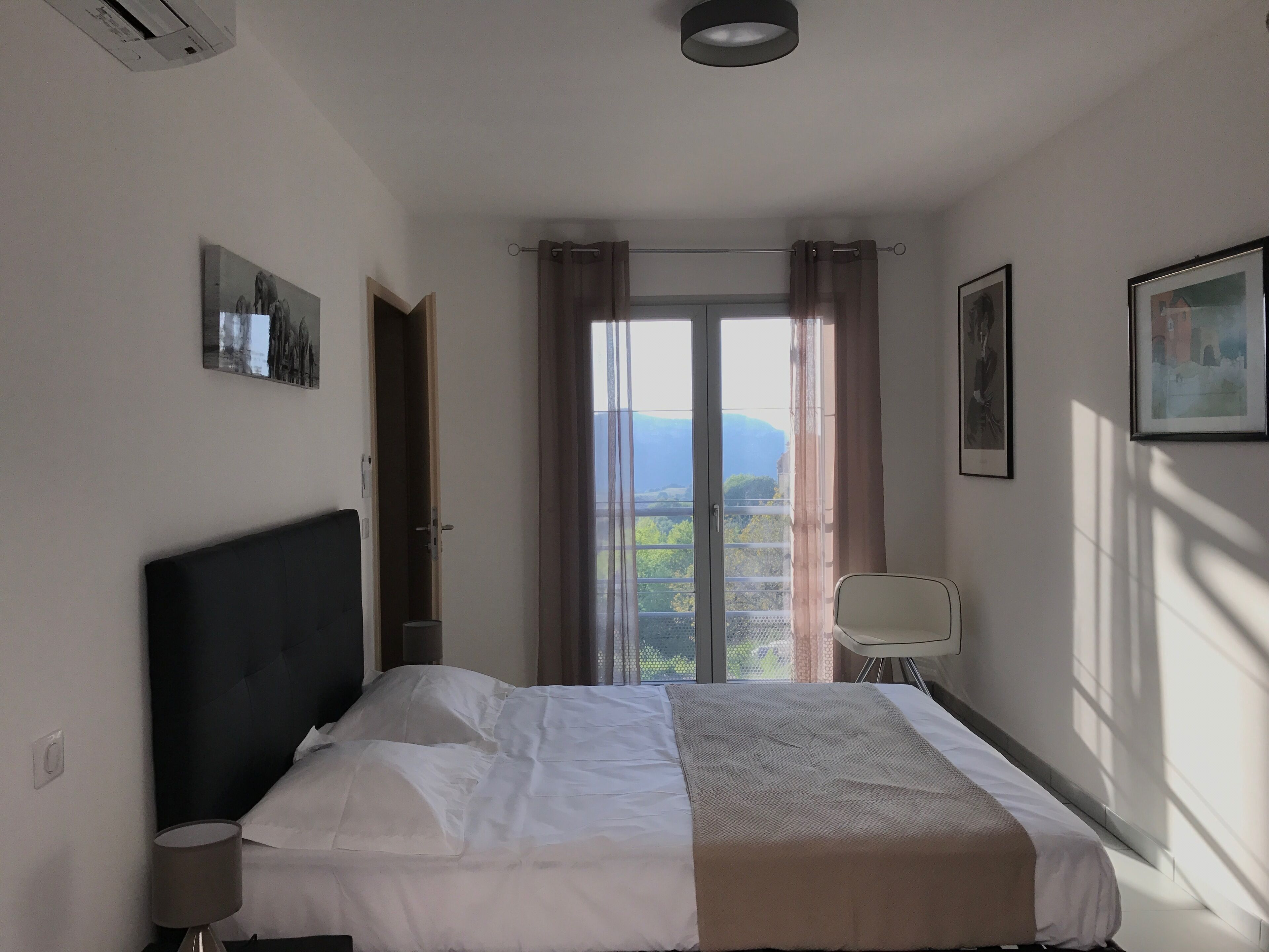 3 bedrooms, desk, iron/ironing board, WiFi (free)