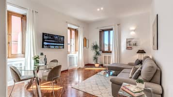 TV connectée, livres, vidéothÚque, chaßne hi-fi