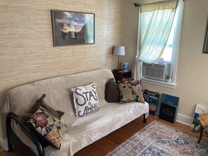 Smart TV, books - Jane's Place a Garden View ~ 30 mins to Flathead Lake (Hot Springs)