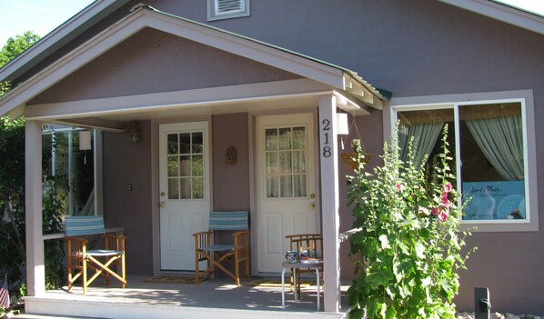 Exterior - Jane's Place a Garden View ~ 30 mins to Flathead Lake (Hot Springs)