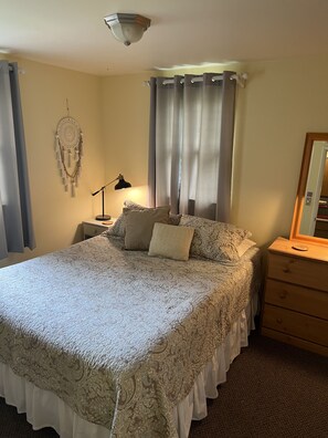 1 bedroom, iron/ironing board, free WiFi, bed sheets - Jane's Place a Garden View ~ 30 mins to Flathead Lake (Hot Springs)